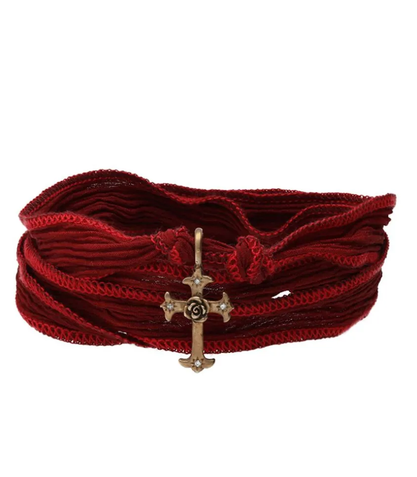 Bracelet En Soie A Nouer Et Charm Mariel Cross En Bronze Et Diamant