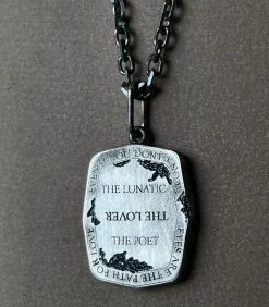 Collier Character Shield