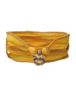 Bracelet En Soie A Nouer Et Charm Que Sera En Bronze