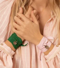 Bracelet En Soie A Nouer Et Charm Let Go En Bronze Et Diamant