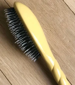 Brosse N.02 L'Indispensable Soin & Demelage Jaune Safran