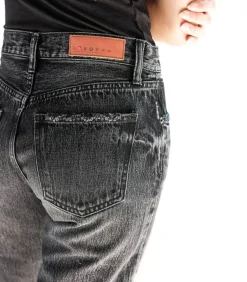 Jean Tokyo Paint It Black