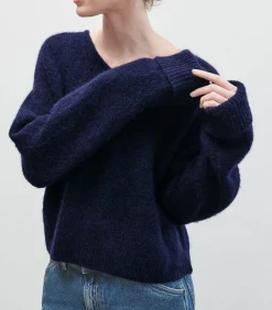 Pull East Navy Chine